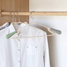 Pp Cloth Hanger Set Of 1 With Zinc Plated Steel Hook (2 Pc)