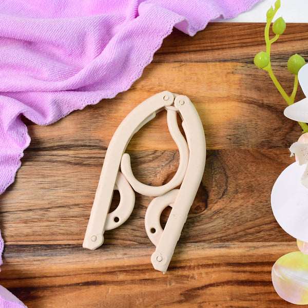 Foldable hanger for travelling 