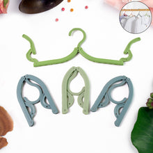 Travel Hangers Portable Folding Clothes Hangers (4 Pc  Big)